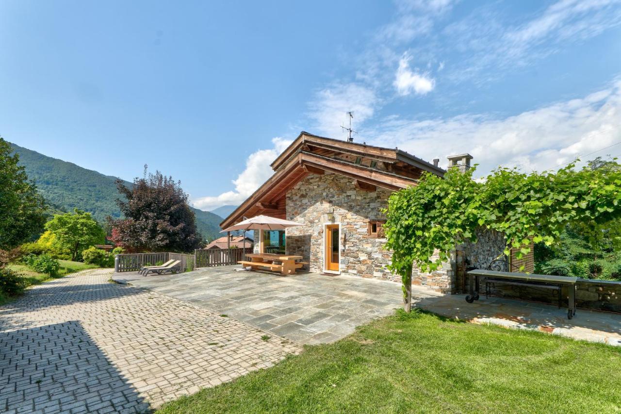 Chalet Con Piscina E Vista Panoramica Colico Luaran gambar