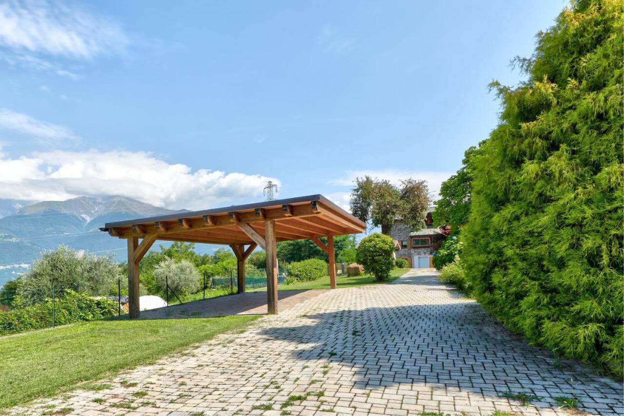 Chalet Con Piscina E Vista Panoramica Colico Luaran gambar