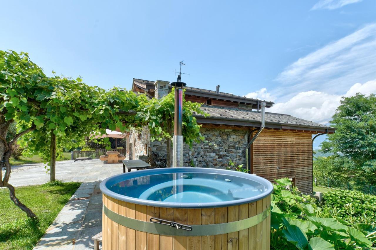 Chalet Con Piscina E Vista Panoramica Colico Luaran gambar